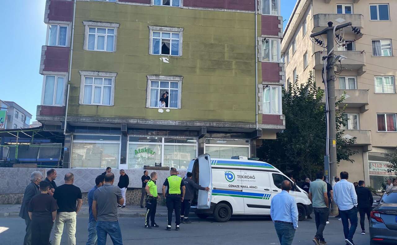 80 yaşındaki adam eşini öldürdü! Saatlerce başında bekledi 2